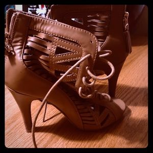 Beige strap it heels w zipper heel and tie up!